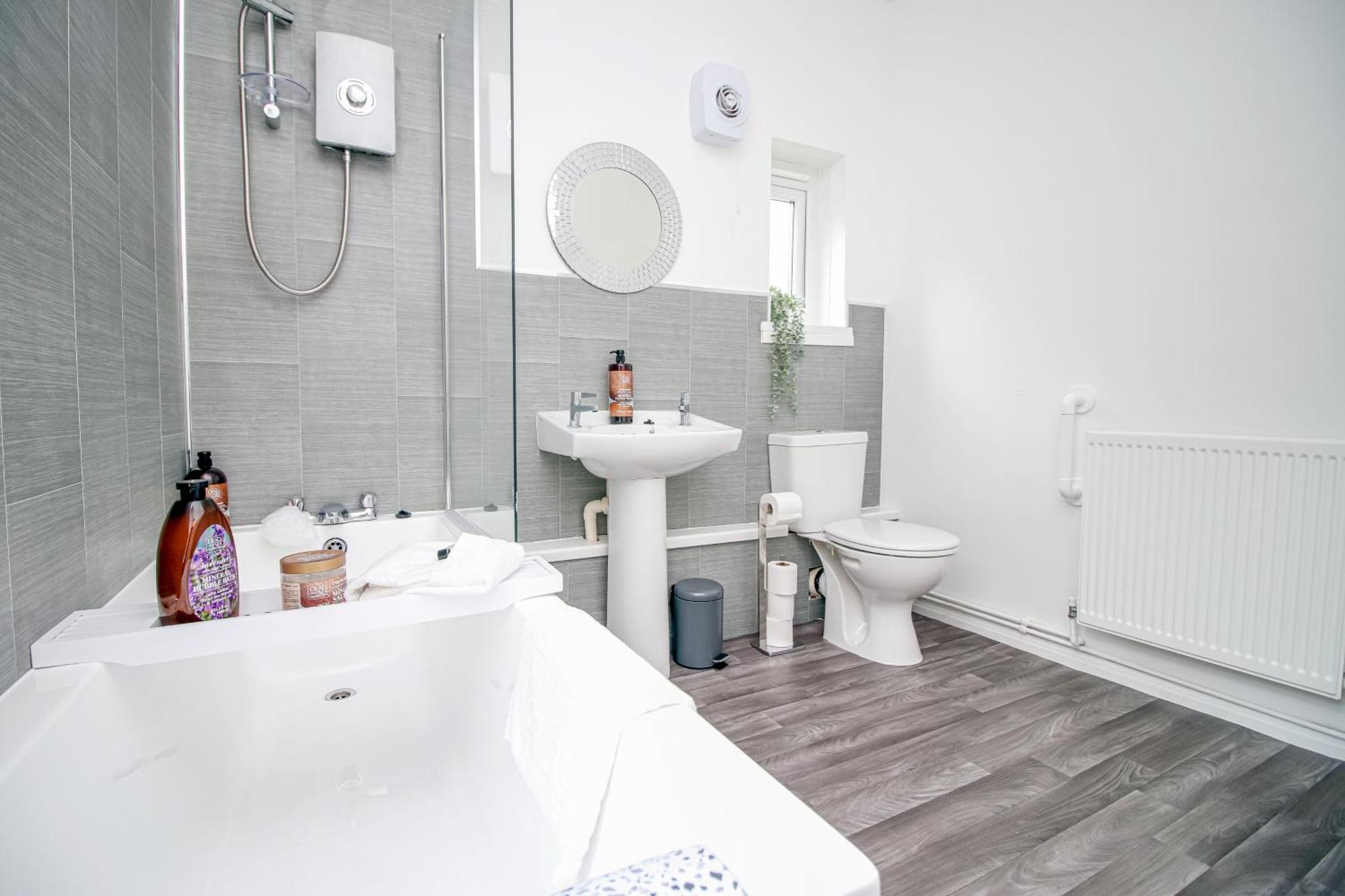 Norton Terrace Charming Home In The Beautiful Afan Forest By Staystaycations Port Talbot Eksteriør billede
