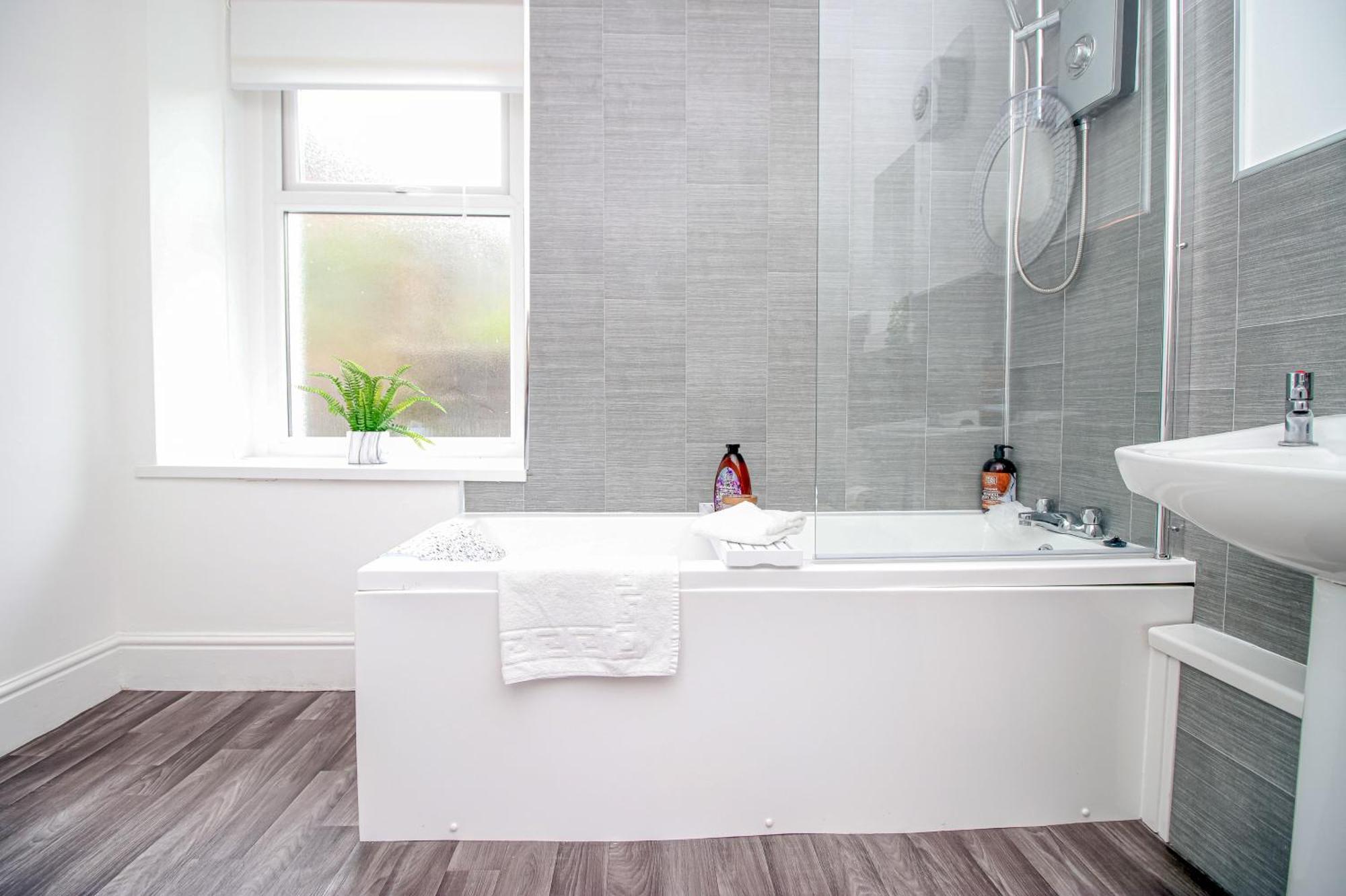 Norton Terrace Charming Home In The Beautiful Afan Forest By Staystaycations Port Talbot Eksteriør billede
