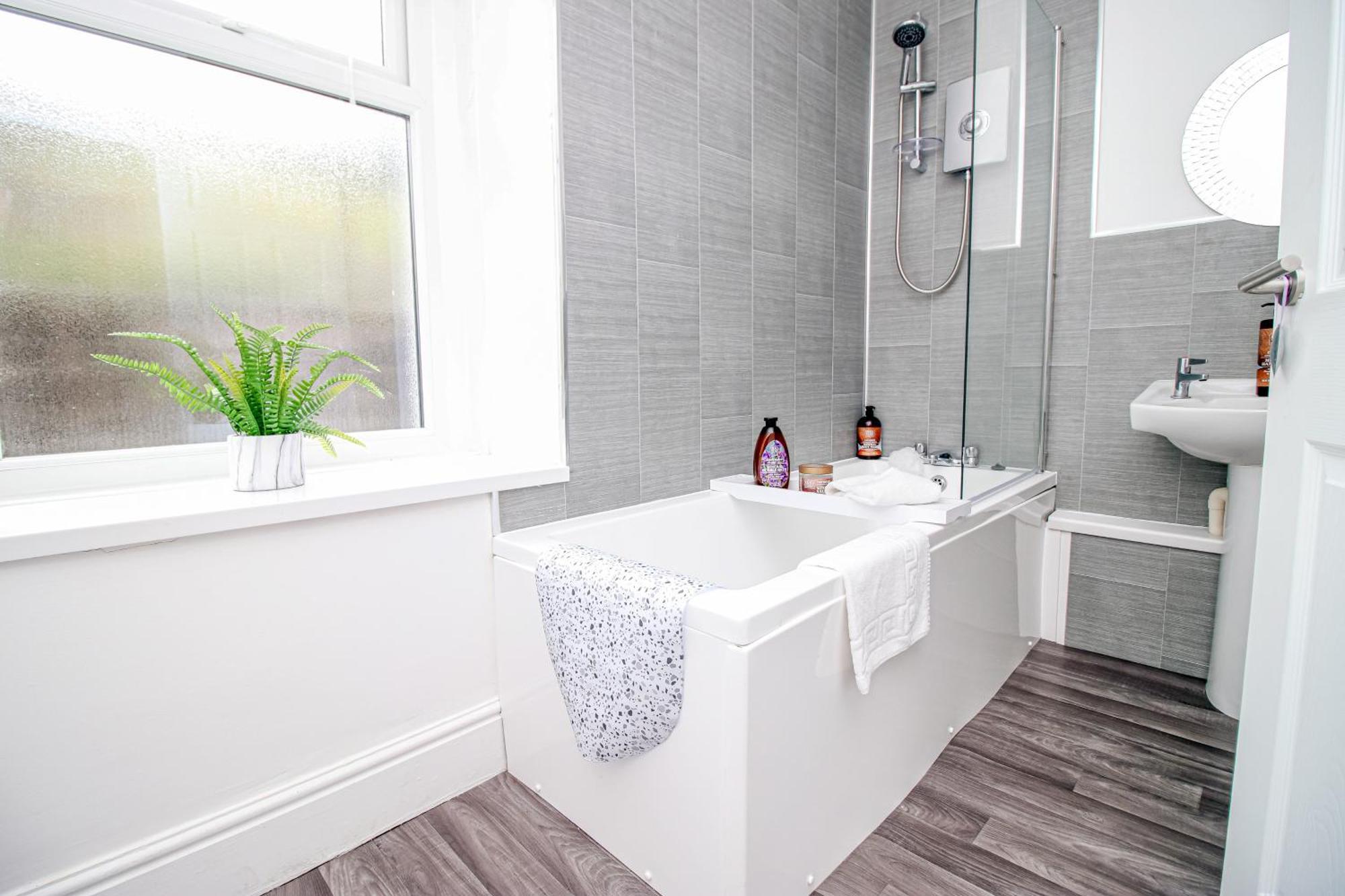 Norton Terrace Charming Home In The Beautiful Afan Forest By Staystaycations Port Talbot Eksteriør billede